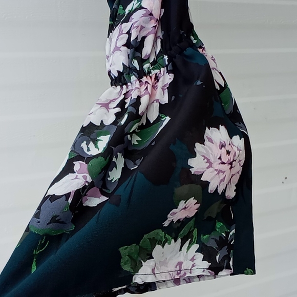 Club Monaco Sinai Dress 100% Silk Size 8 Forest Green Dahlia Pattern Bell Sleeve - Picture 5 of 16